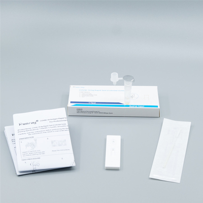 Les sécrétions nasales Pharyngeal de kits rapides d'essai de l'antigène SARS-CoV-2 examinent